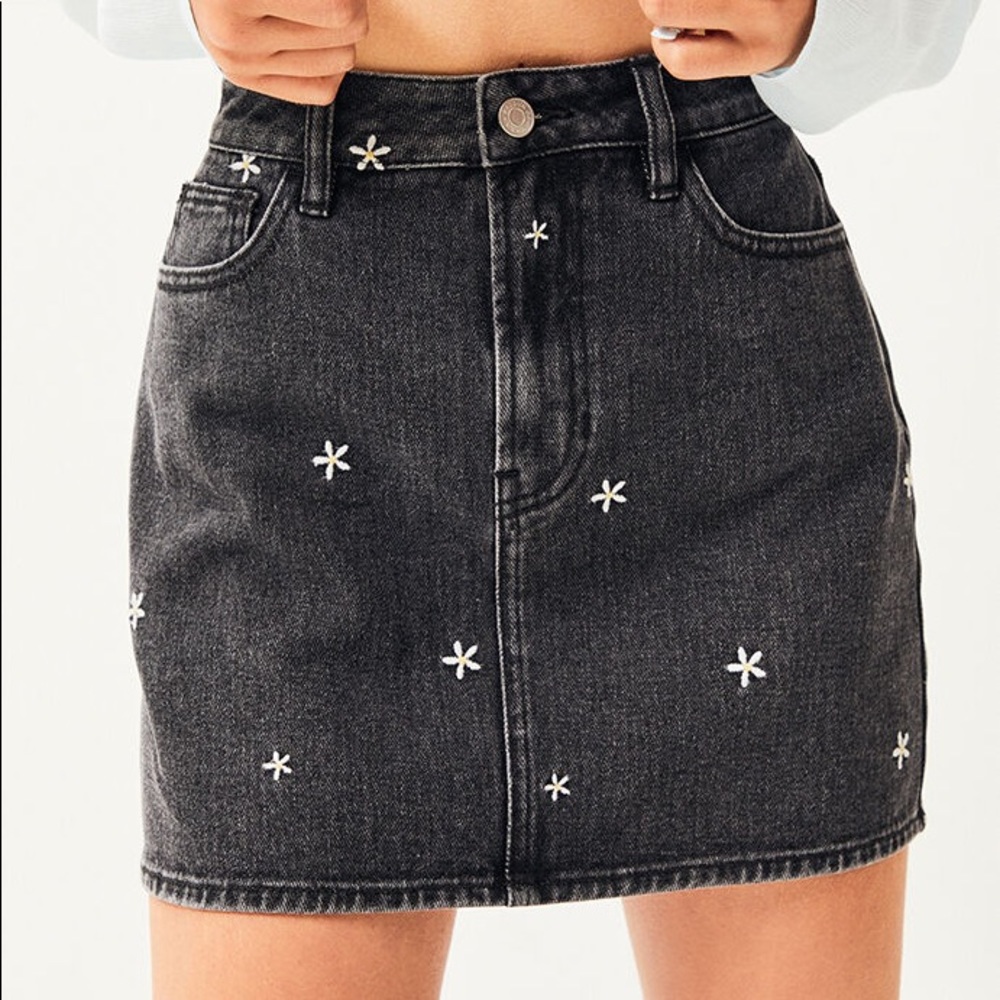 PacSun Black Denim Embroidered Sunflower Skirt 00